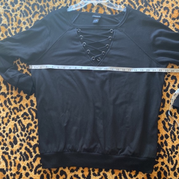 Torrid criss cross caged front crew neck sweater in black size 1X - Picture 11 of 12